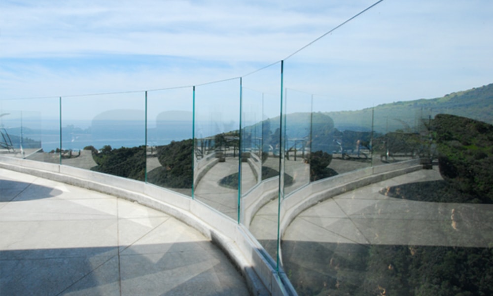 glass railing_multifamily 4-min