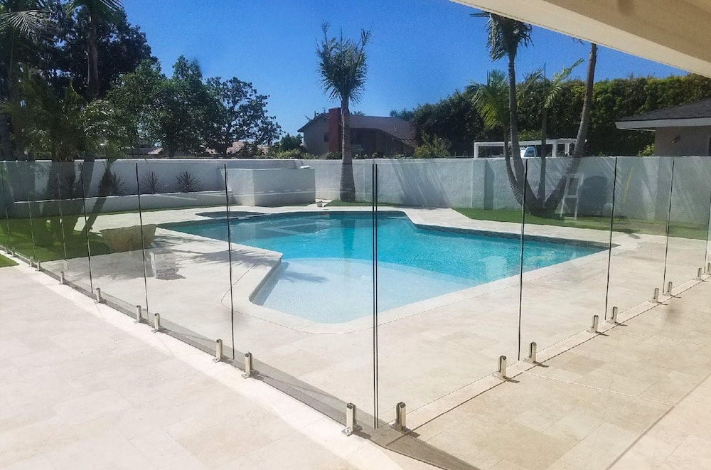 glass pool fencing_aquaview-min
