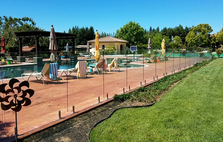 glass pool fencing 14-min