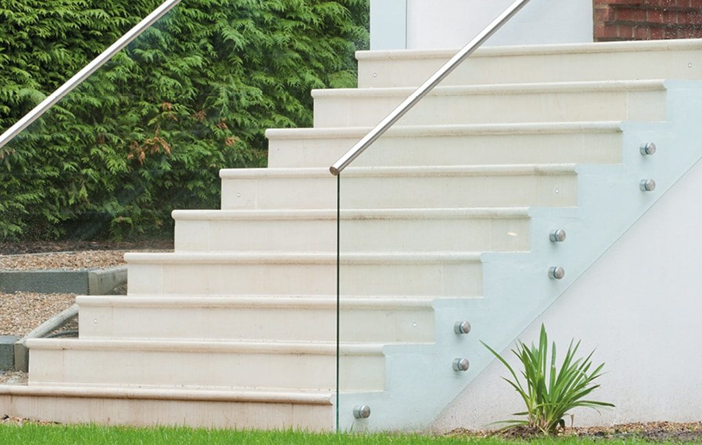 glass railing 3-min